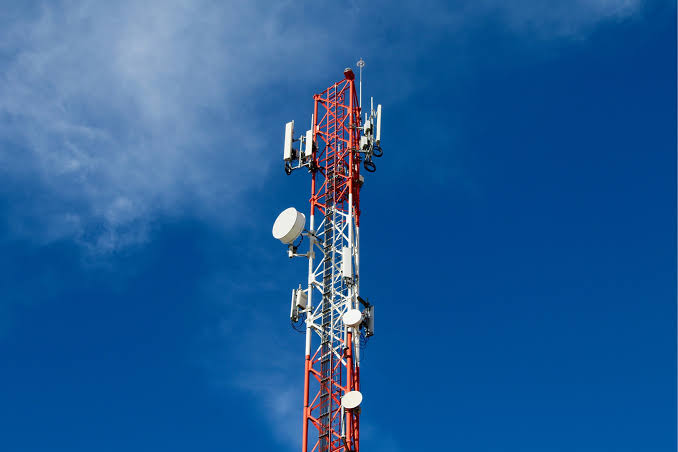 Illustration of connected telecom tower infrastructure